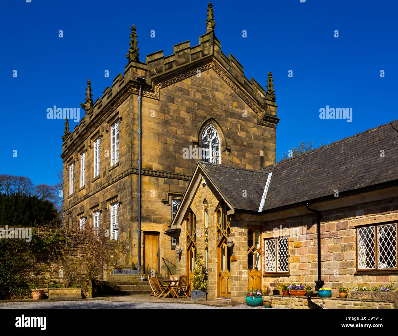 La vecchia scuola di grammatica in Wirksworth Derbyshire Dales Peak District Inghilterra UK ora convertito in appartamenti di lusso Foto Stock