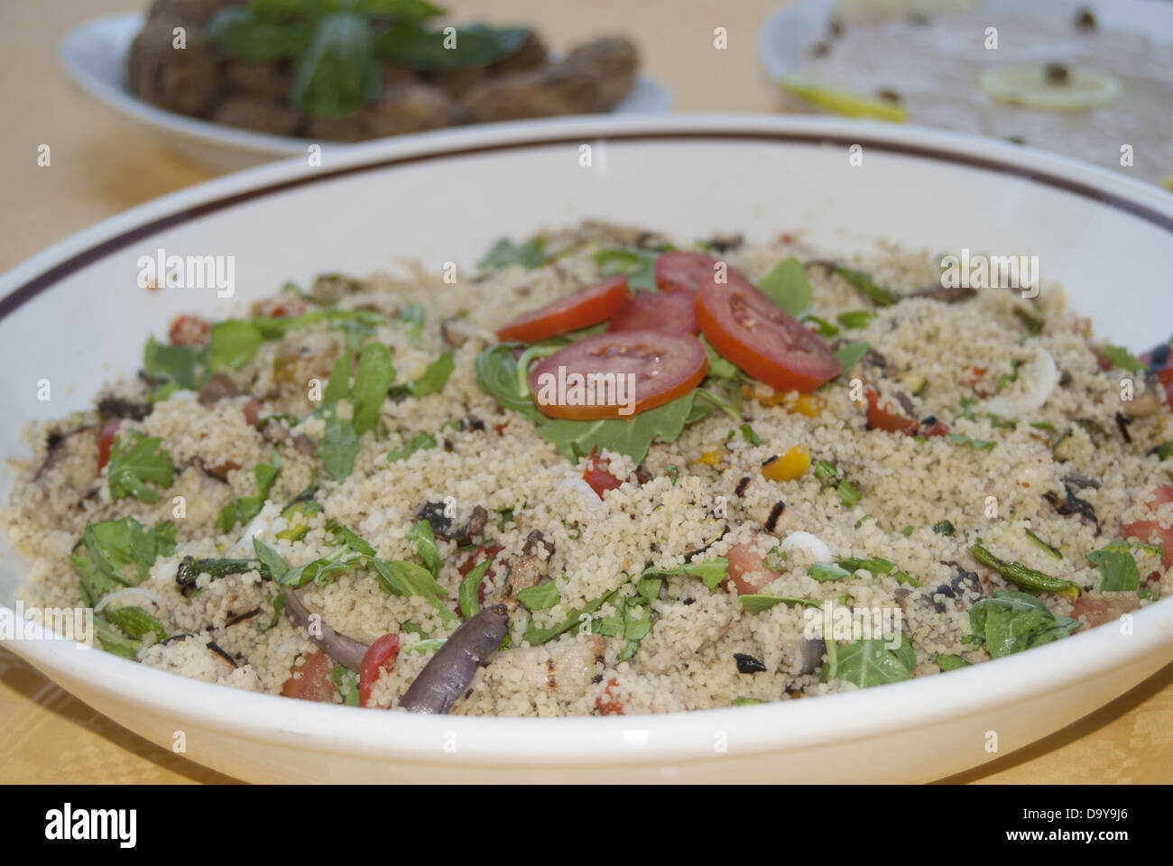 Un tradizionale piatto arabico: cuscus con verdure Foto Stock