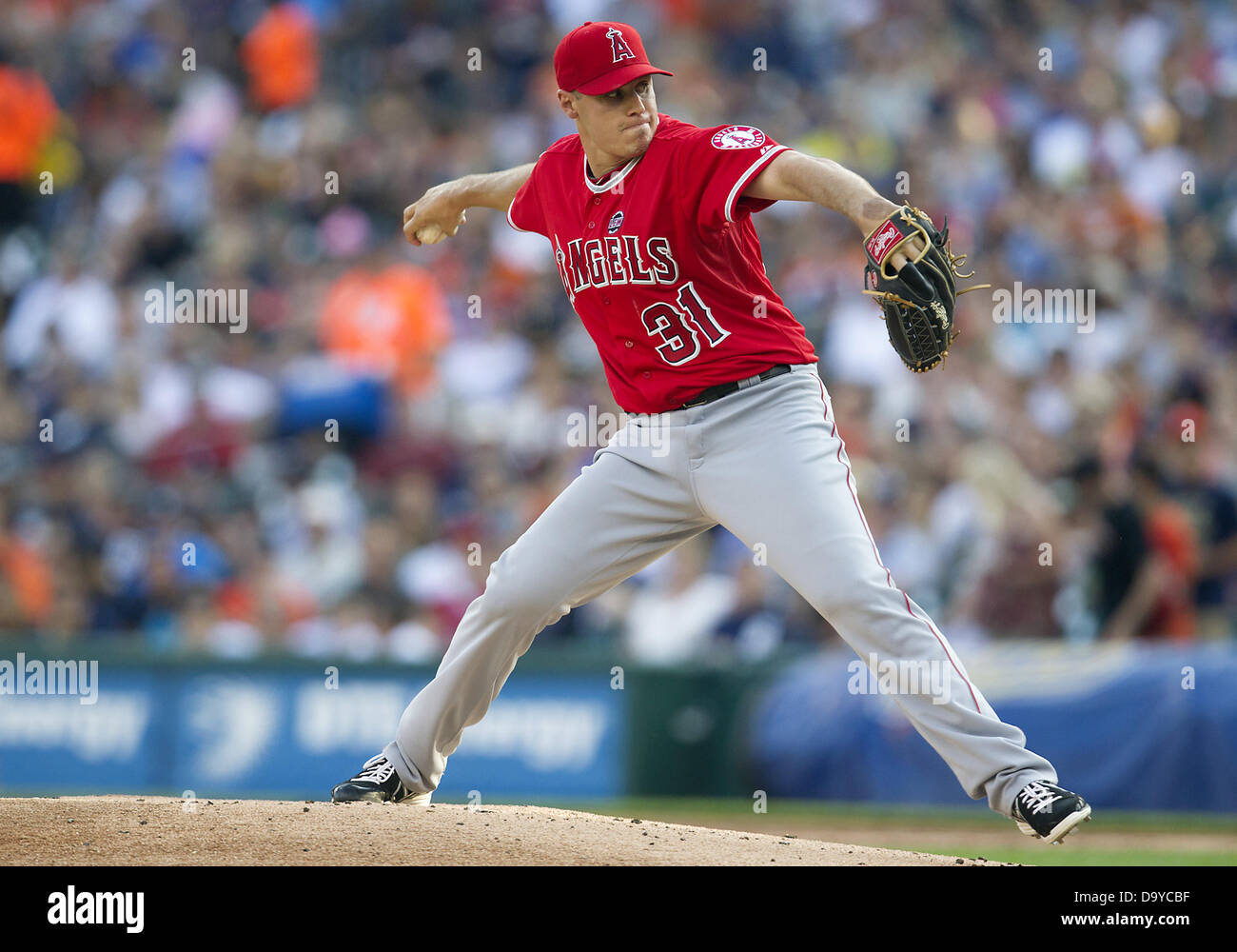 Detroit, Michigan, Stati Uniti d'America. Il 26 giugno 2013. Los Angeles Angels pitcher Billy Buckner (31) eroga pitch nel primo inning della MLB azione di gioco tra il Los Angeles Angeli e Detroit Tigers al Comerica Park di Detroit, Michigan. Gli angeli sconfitto le tigri 7-4. Credito: Cal Sport Media/Alamy Live News Foto Stock