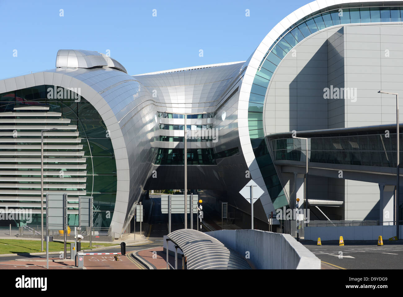 Edificio moderno all'aeroporto di Dublino, Irlanda Foto Stock