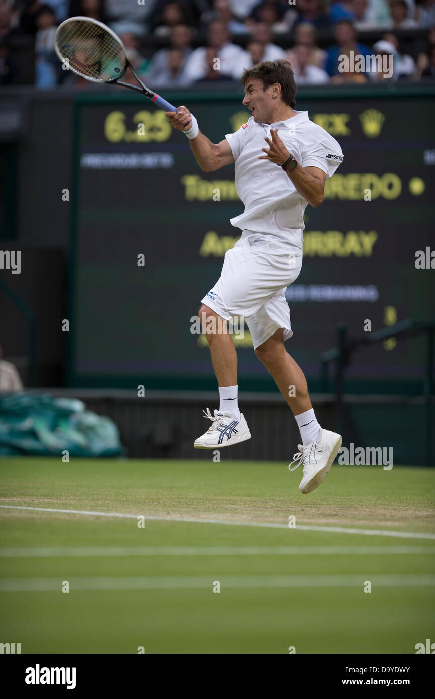 Il torneo di Wimbledon, Londra, Regno Unito. Il 28 giugno 2013. Il torneo di Wimbledon Tennis Championships 2013 tenutosi presso il All England Lawn Tennis e Croquet Club di Londra, Inghilterra, Regno Unito. Andy Murray (GBR) [2] anom. Tommy ROBREDO: risultati nei (ESP) [32] sul Centre Court. Gentlemen's Singles - Terzo round. Credito: Duncan Grove/Alamy Live News Foto Stock