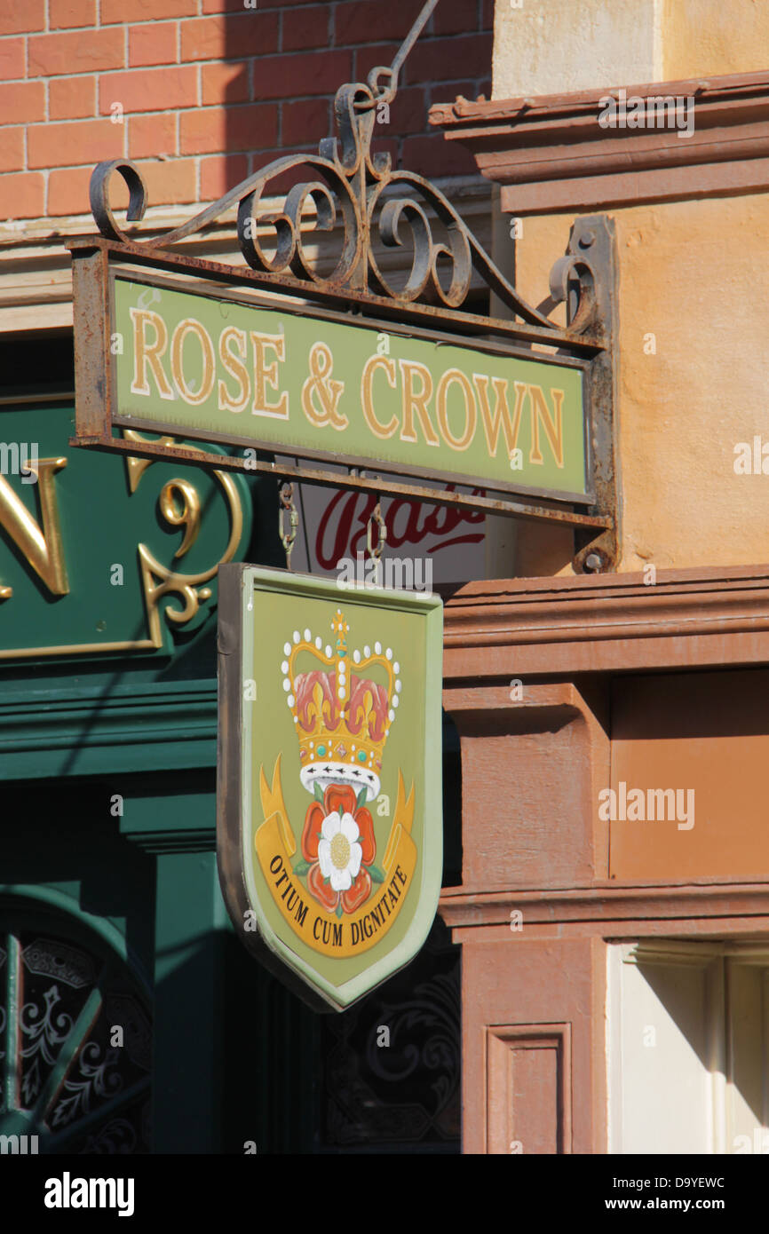 Rose and Crown Tavern segno presso il World Showcase, Epcot Center, Lake Buena Vista, Florida. Foto Stock