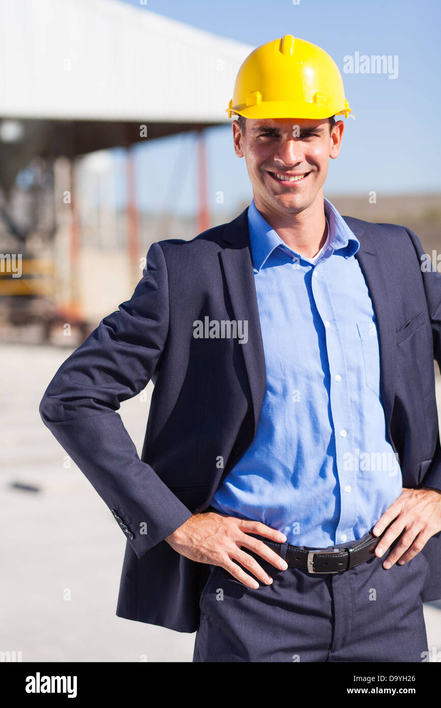 Felice costruzione manager ritratto all'aperto Foto Stock