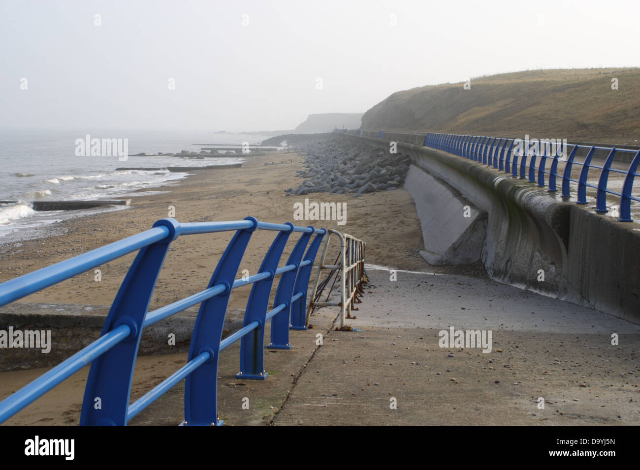 Rampa che conduce verso il basso sulla spiaggia di Hendon dal lungomare,Sunderland Foto Stock