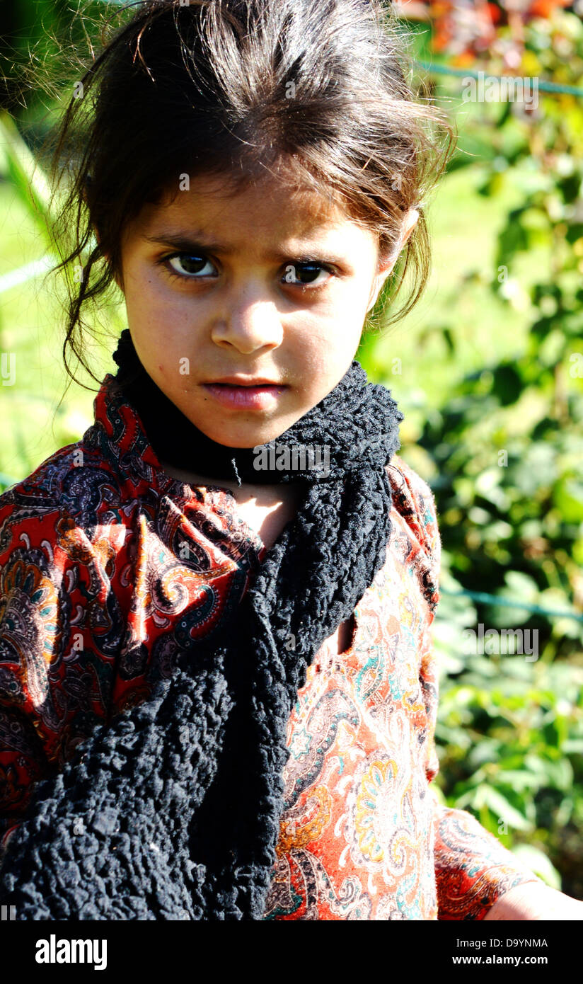Bambino, ragazza, innocente, indiana del Kashmir, scarsa Foto Stock