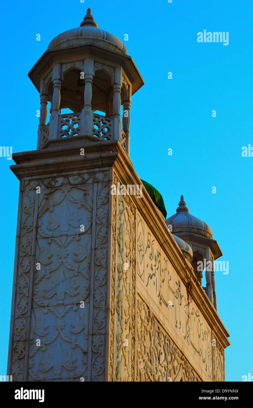 Le sculture, incisioni, Moschea, Gate, Dargah, Tomba, musulmani islam, marmo, India, Kashmir Foto Stock