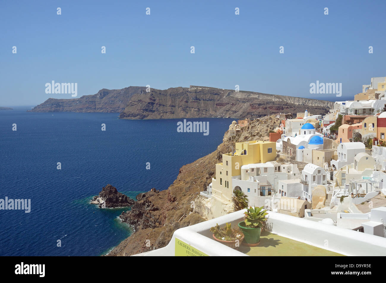 Vista da Oia sull'isola greca di Santorini Foto Stock