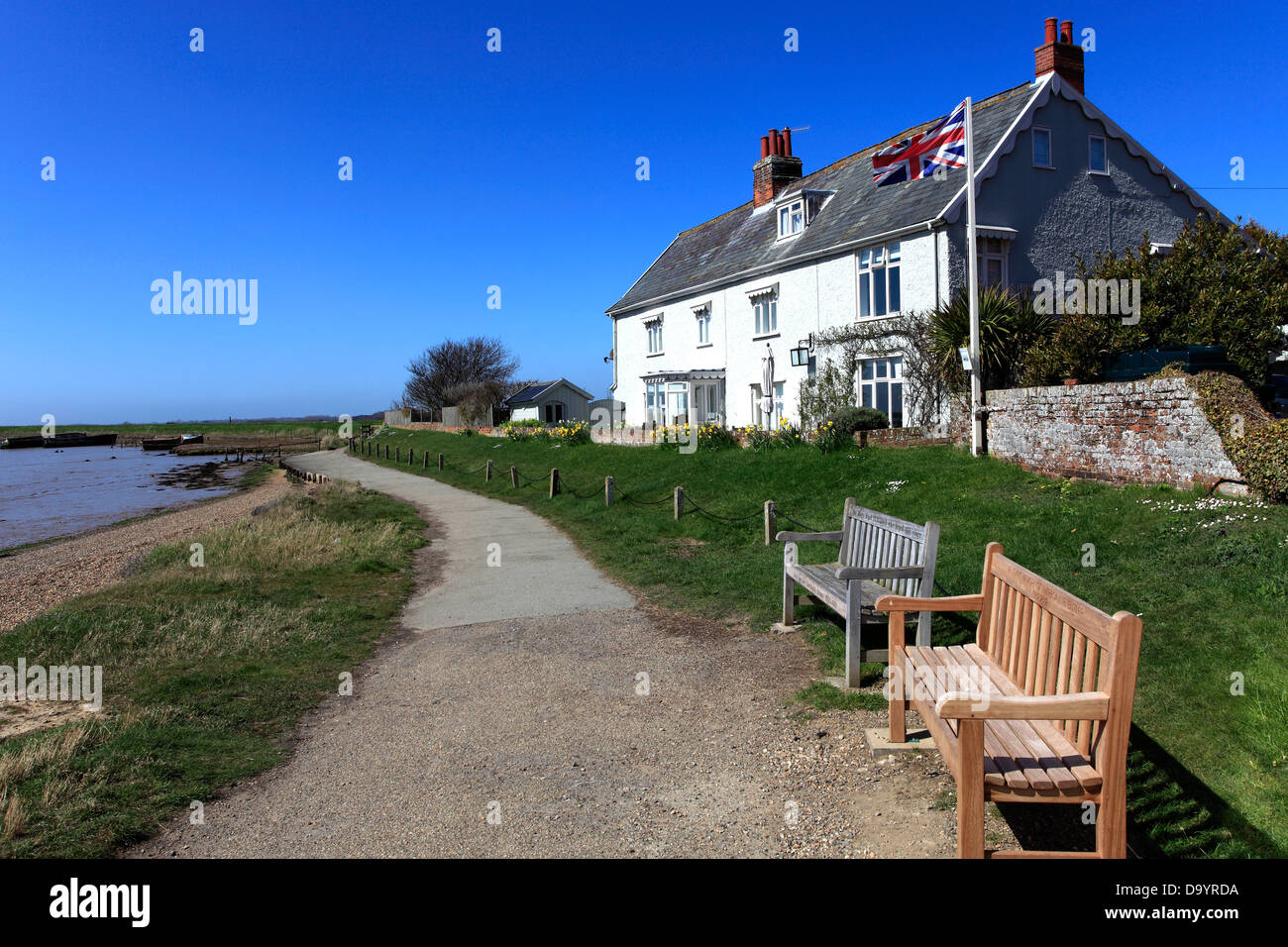 Summer View lungo Orford Quay, Orford village, contea di Suffolk, East Anglia, Inghilterra. Foto Stock