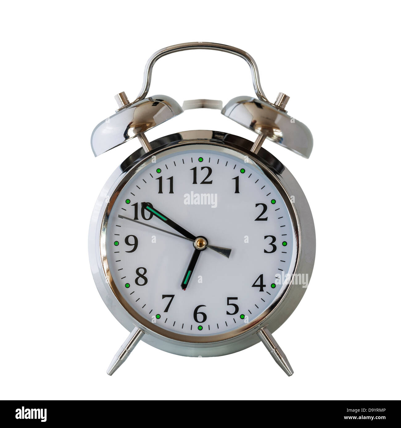 Un classico orologio sveglia con il martello che mostra il movimento come suona le campane su sfondo bianco Foto Stock