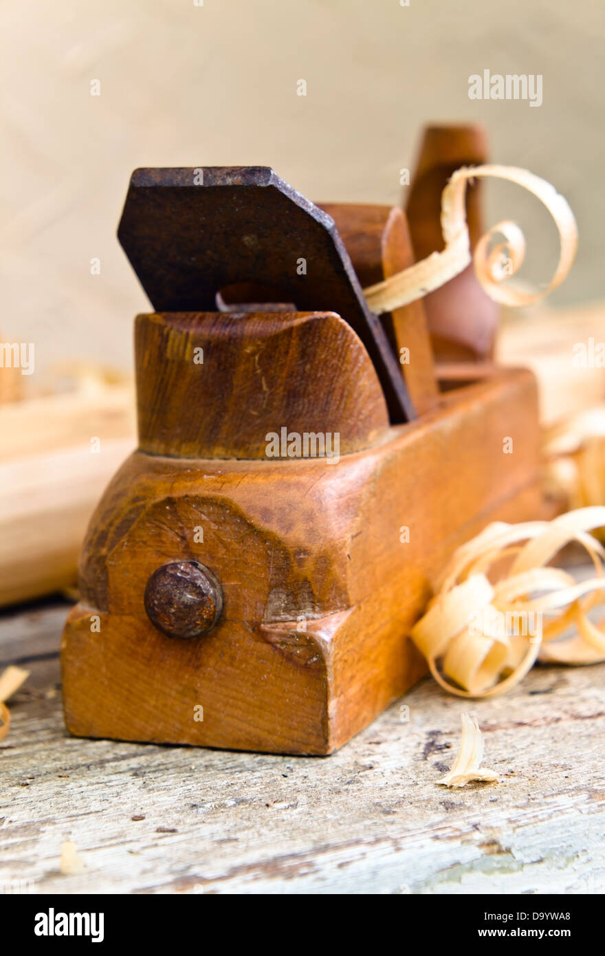 Il vecchio piano in legno in una bottega del falegname Foto Stock