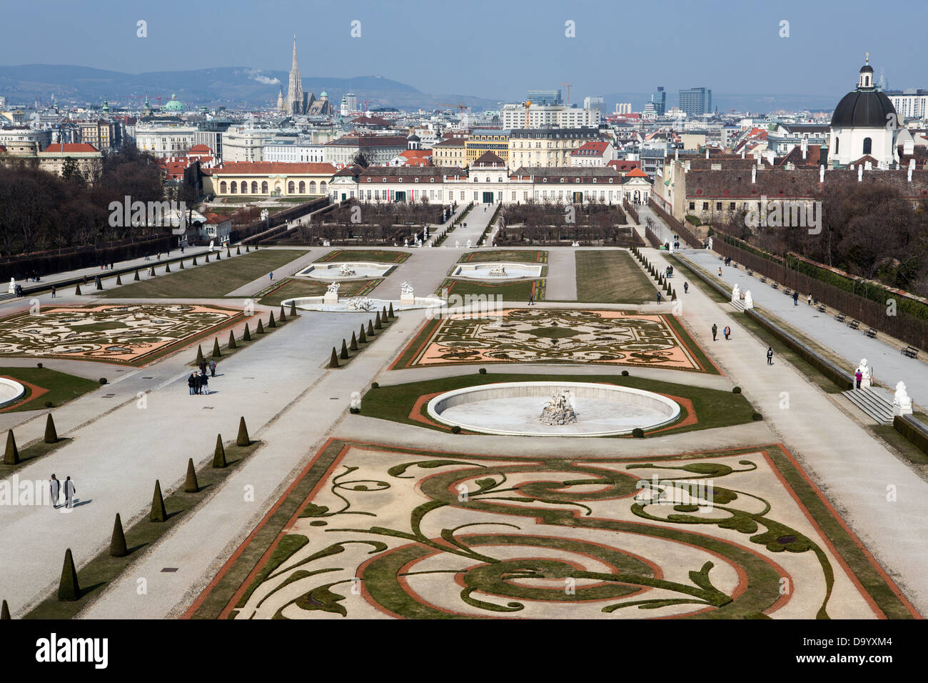 Vista dal Belvedere superiore a Palazzo palazzo inferiore a Vienna, in Austria Foto Stock