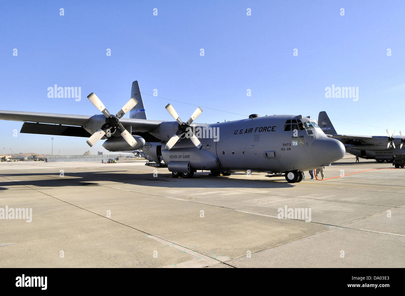 Il 192d Airlift Squadron gestisce il Lockheed C-130H Hercules, un versatile velivolo da trasporto tattico utilizzato per le missioni di trasporto aereo. Il C-130H è in grado di trasportare una varietà di carichi e personale in vari ambienti operativi. Foto Stock