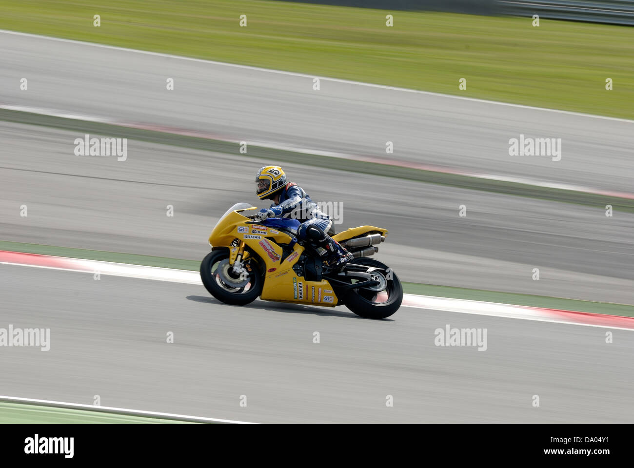 Barcellona - aprile 24: un motociclo corre a Montmelo Circuit de Catalunya, un motorsport Race Track, il 24 aprile 2012. Foto Stock