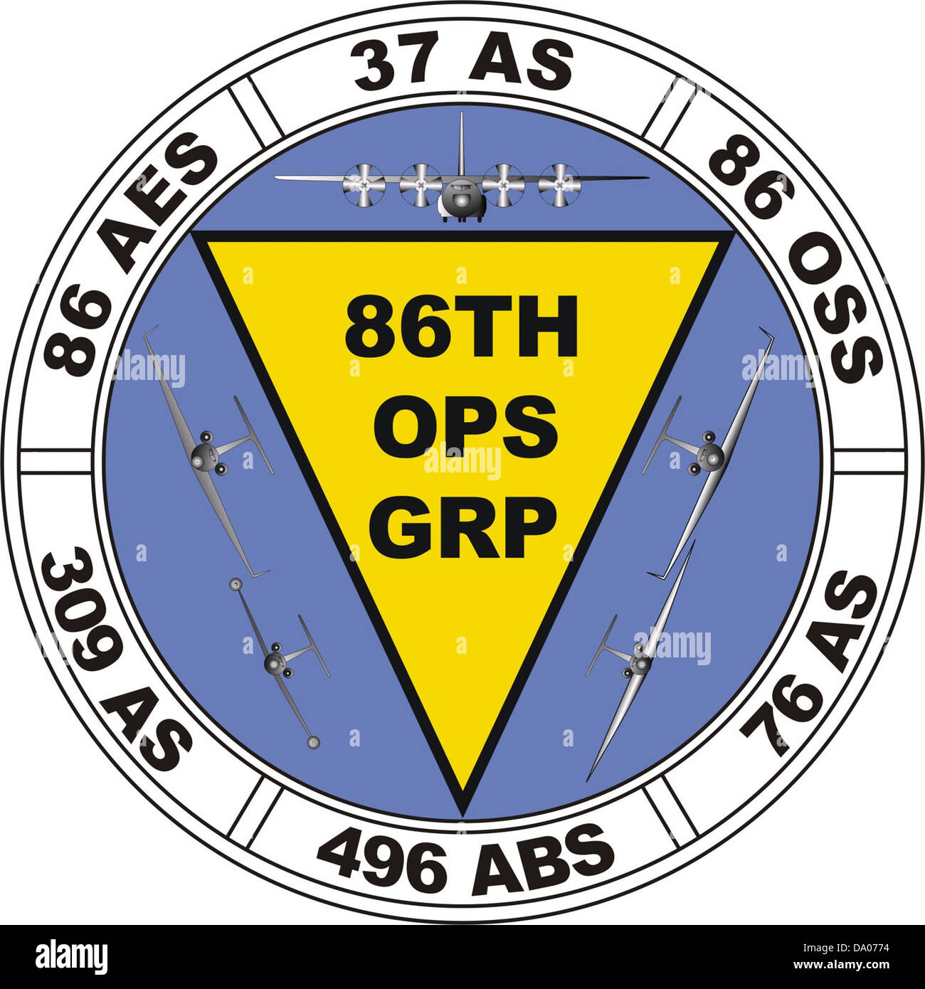 L'emblema del 86th Operations Group rappresenta il ruolo chiave dell'unità nel fornire supporto aereo e di mobilità alle forze statunitensi e NATO. Con sede presso la Ramstein Air base, in Germania, il 86th OG gestisce missioni di trasporto aereo tattico e strategico per garantire capacità di dispiegamento rapido. Foto Stock