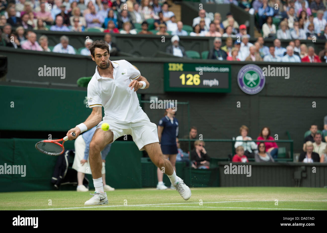 Il torneo di Wimbledon, Londra, Regno Unito. Il 29 giugno 2013. Il torneo di Wimbledon Tennis Championships 2013 tenutosi presso il All England Lawn Tennis e Croquet Club di Londra, Inghilterra, Regno Unito. Novak Djokovic (SRB) [1] v Jeremy Chardy (FRA) [28] (con barba). Gentlemen's Singles - Terzo round Credito: Duncan Grove/Alamy Live News Foto Stock