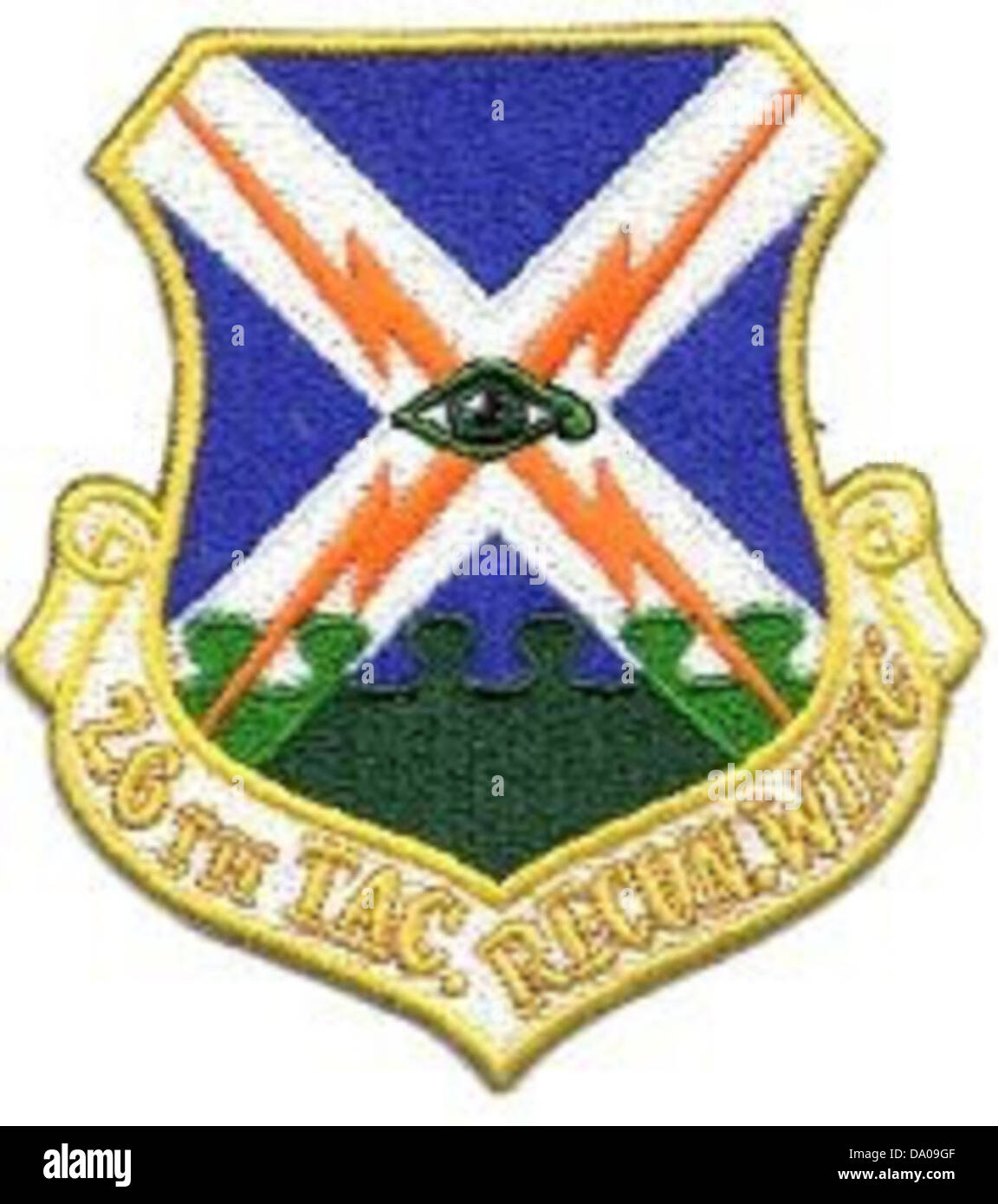La patch 26th Tactical Reconnaissance Wing (26 TRW) simboleggia il ruolo dell'unità nella ricognizione e nella raccolta di informazioni. L'ala era parte integrante delle operazioni tattiche, fornendo informazioni critiche per il successo della missione e la pianificazione operativa. Foto Stock