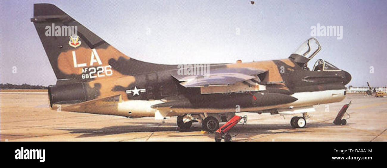 L'A-7D con coda numero 68-6226, assegnato al 310th Tactical Fighter Training Squadron, fu utilizzato per missioni di supporto aereo ravvicinato e attacco al suolo nel 1971. Foto Stock