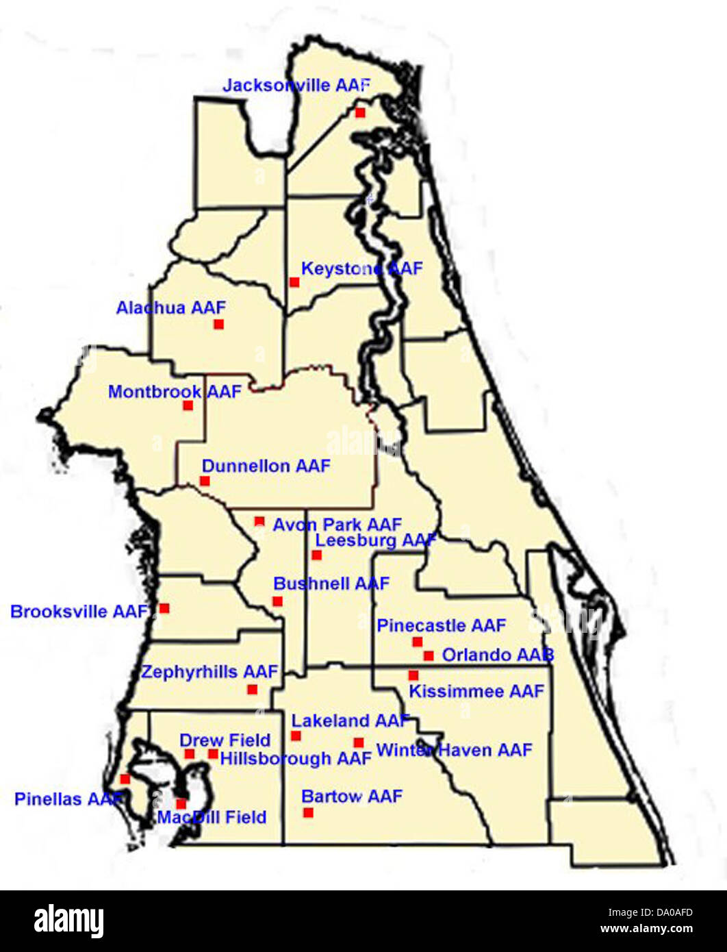 Una mappa topografica della parte settentrionale della Florida, che mostra aeroporti e installazioni militari durante la seconda guerra mondiale. La mappa evidenzia le posizioni chiave utilizzate per le operazioni di aviazione e l'addestramento da parte delle U.S. Army Air Forces. Foto Stock