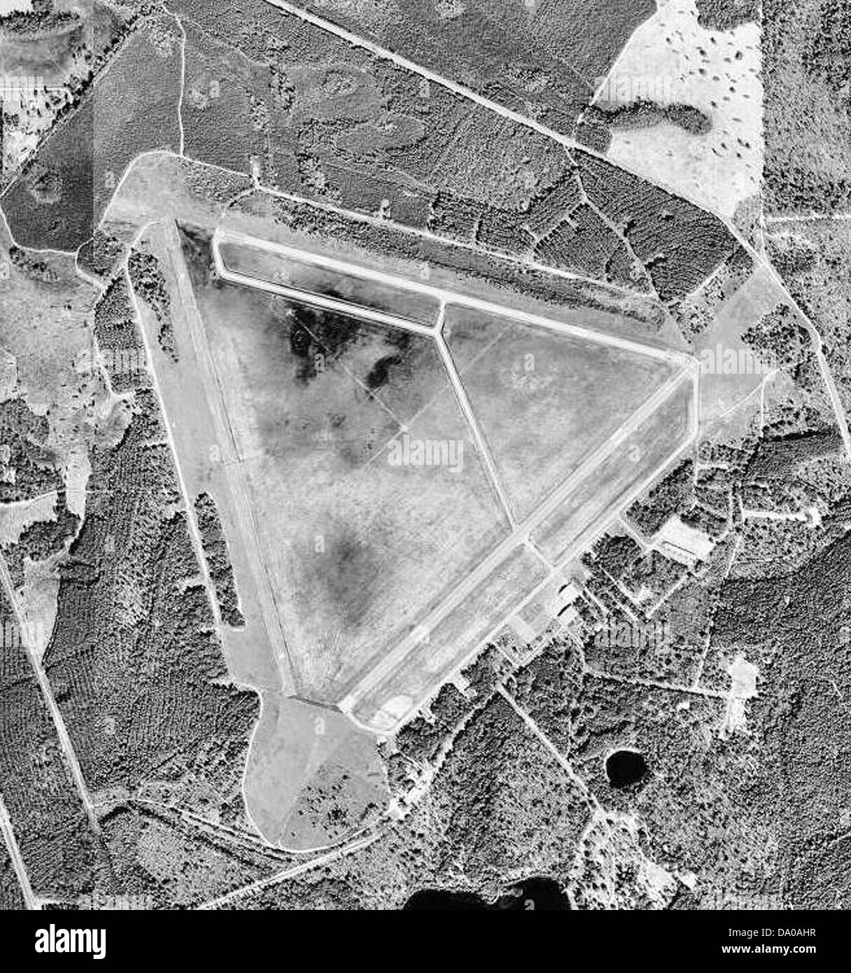 Questa fotografia mostra nuove reclute alla Lackland Air Force base, Texas, nel 1951 durante la guerra di Corea. Queste reclute erano in fase di addestramento di base per unirsi ai militari, preparandosi per lo schieramento nelle zone di combattimento. Foto Stock