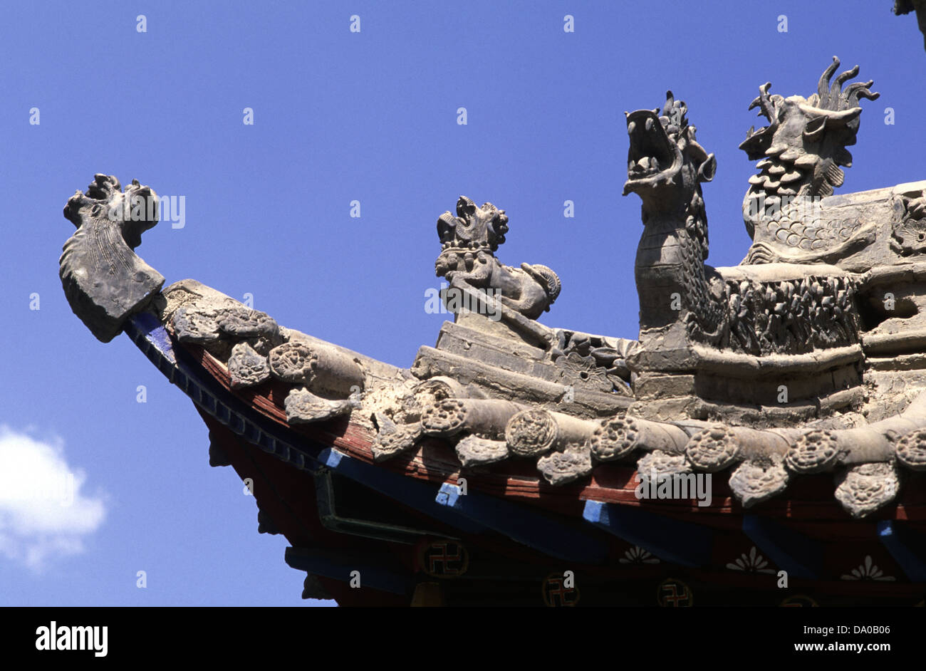 Scolpiti gronda del tetto di Gao Miao si tempio che serve i buddisti taoisti e i confuciani simili in Zhongwei una prefettura-città di livello del Ningxia Cina Foto Stock