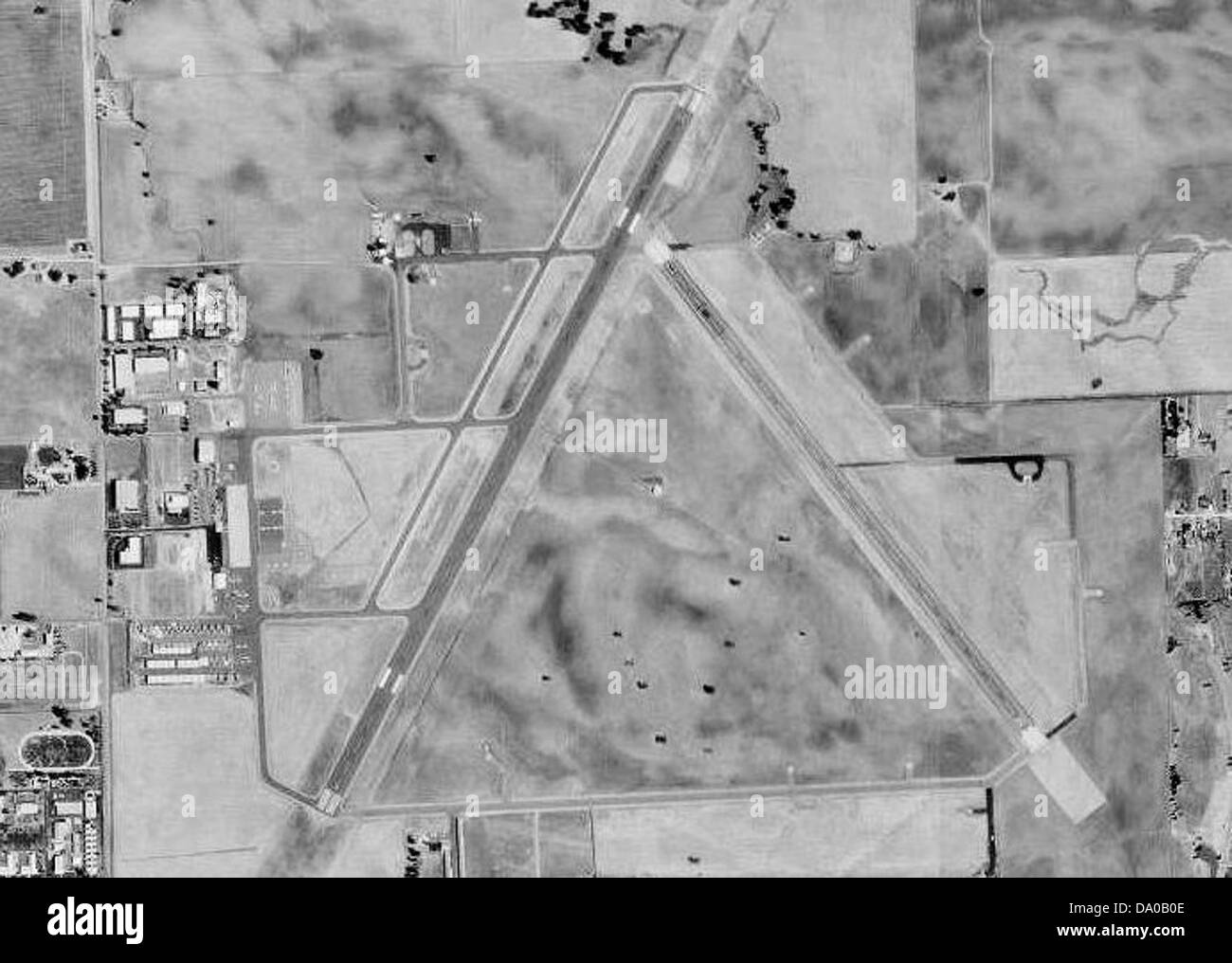 L'aeroporto municipale di Paso Robles in California è un aeroporto pubblico che serve l'aviazione generale. L'aeroporto serve sia aerei privati che come base per le operazioni di addestramento al volo. Foto Stock