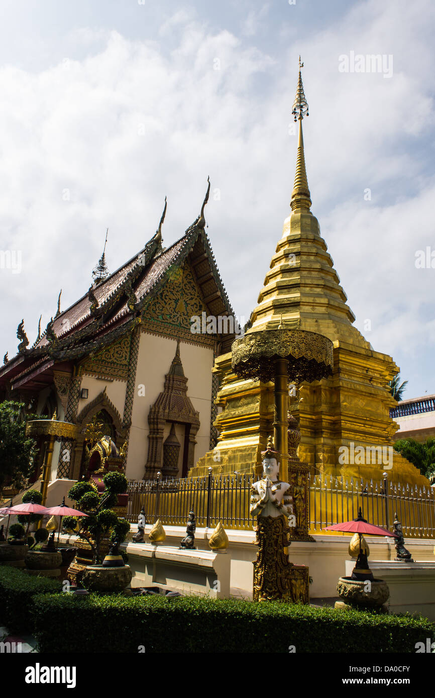 Ubosot e Chedi Wat Sri Don Luna , Chiangmai Thailandia Foto Stock