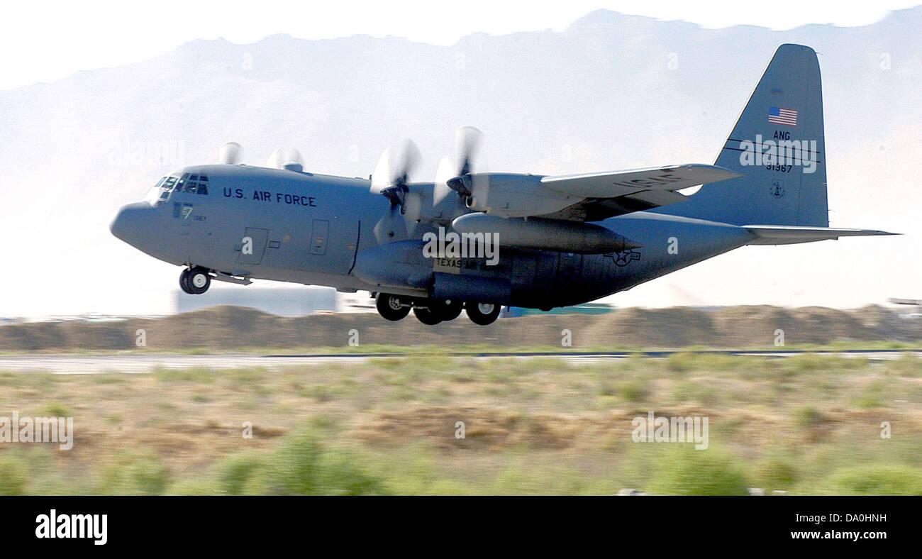 Il 181st Airlift Squadron gestisce il Lockheed C-130H-LM Hercules, un versatile velivolo da trasporto tattico utilizzato per missioni di trasporto aereo, operazioni umanitarie e supporto militare. Foto Stock