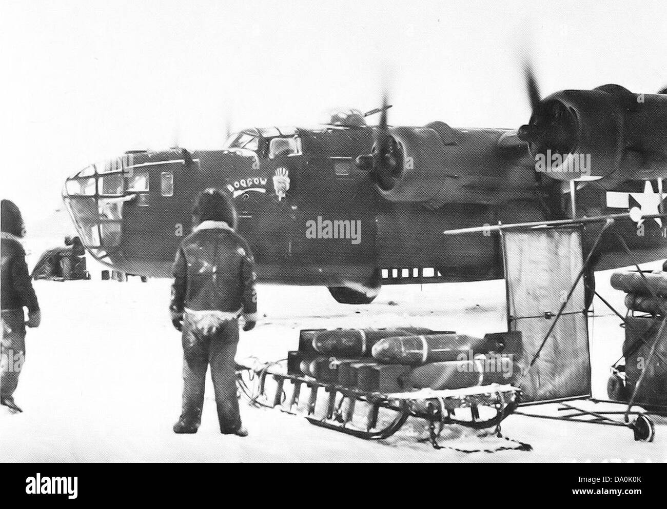 Il 21st Bomb Squadron operò il B-24 Liberator, un bombardiere pesante, durante le missioni su Amchitka, Alaska, nel marzo 1943. Il B-24 giocò un ruolo significativo nel Pacific Theater durante la seconda guerra mondiale Foto Stock