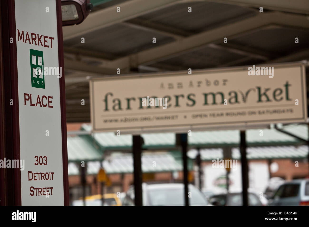 Luogo di mercato viene visto dal mercato contadino nel quartiere Kerrytown di Ann Arbor, Michigan Foto Stock