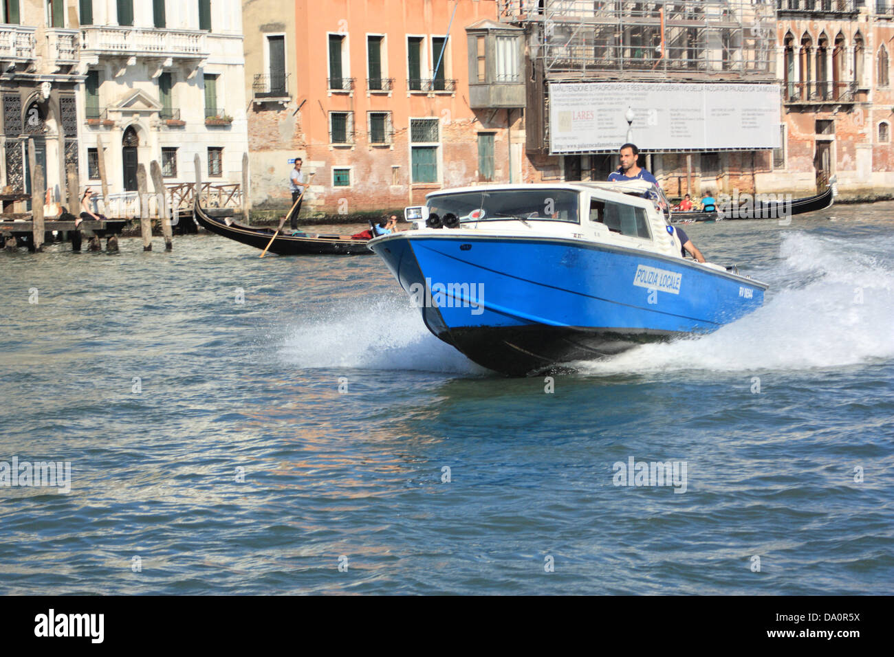 Polizia veneziano barca, Grand Canal, Venezia Foto Stock