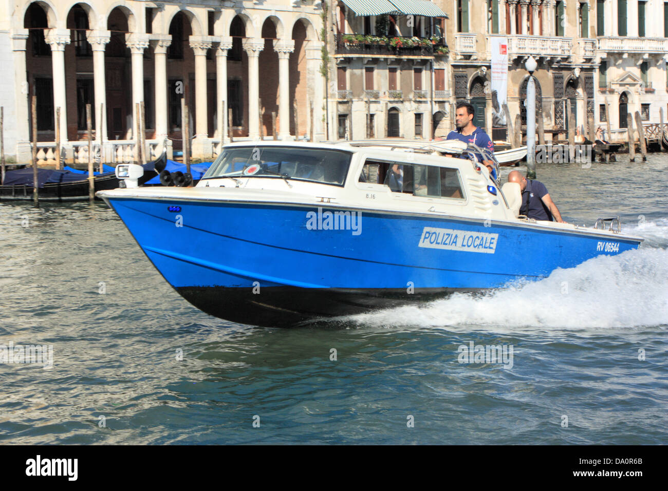 Polizia veneziano barca, Grand Canal, Venezia Foto Stock
