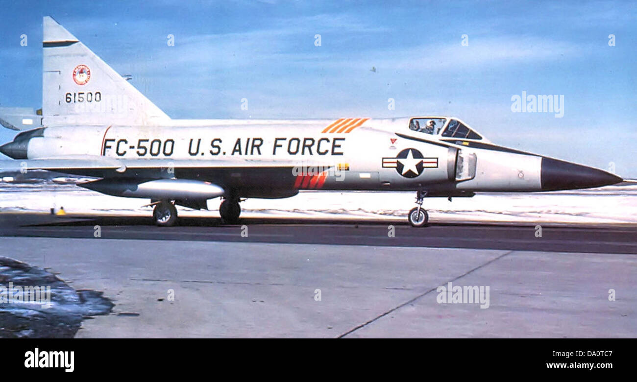 L'11th Fighter-Interceptor Squadron operava con l'F-102 Delta Dagger all'aeroporto internazionale di Duluth (IAP) con aerei 56-1500. L'F-102 fu utilizzato principalmente per la difesa aerea e le missioni di intercettazione durante l'era della Guerra fredda. Foto Stock