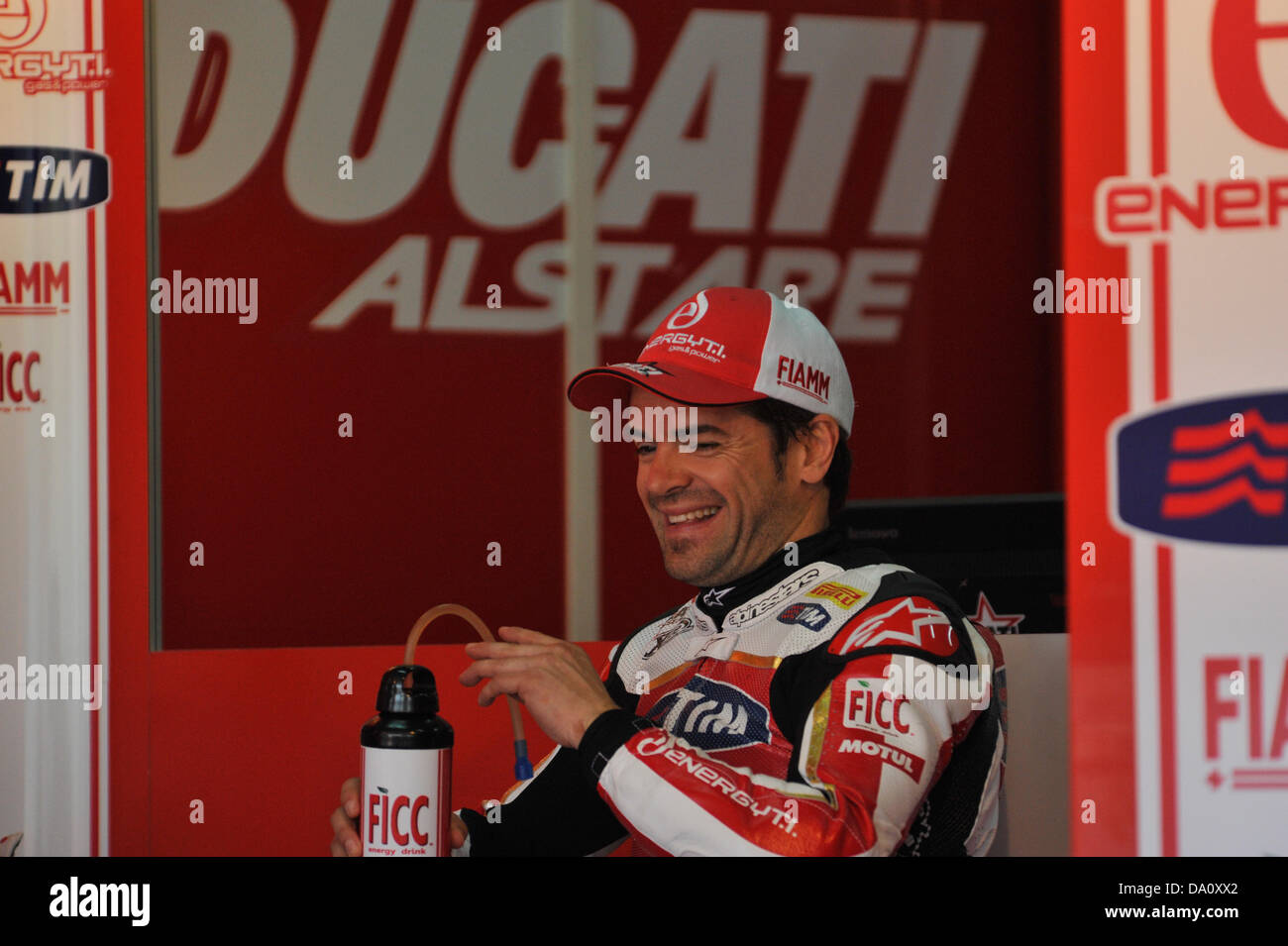 Imola, Italia. Il 30 giugno, 2013. Carlos Checa sul box durante il Campionato del Mondo Superbike campionati da Imola. Credito: Gaetano Piazzolla/Alamy Live News Foto Stock