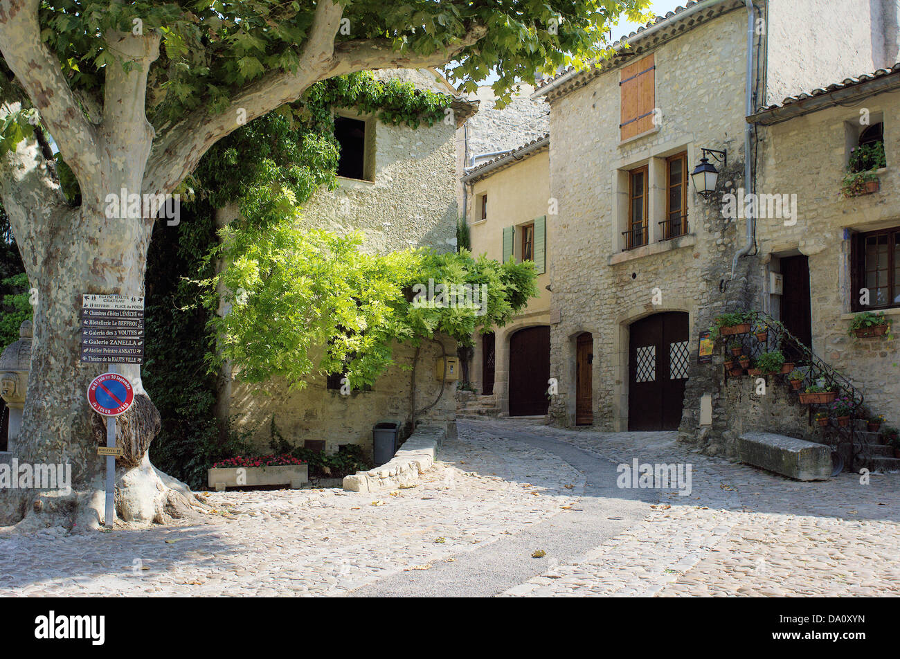 La Vieille medievale Vaison la Romaine Vaucluse Provence Francia Foto Stock