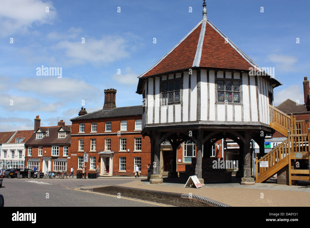 Il mercato croce, ora utilizzato un centro informazioni turistiche, in Wymondham Town Center, Norfolk, Inghilterra Foto Stock