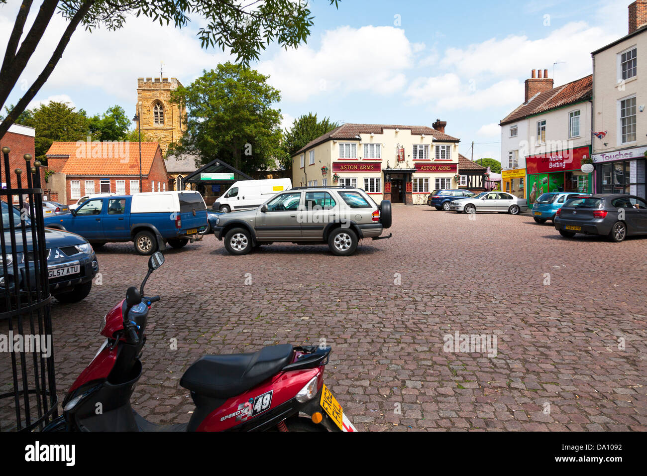 Luogo di mercato Aston Arms pub, Market Rasen town village center, Lincolnshire, Regno Unito, Inghilterra Foto Stock