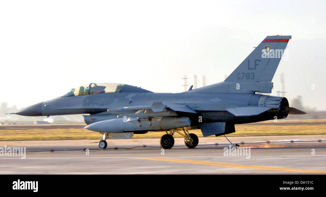 63d Fighter Squadron - General Dynamics F-16D Blocco 42H Fighting Falcon 90-0783 Foto Stock