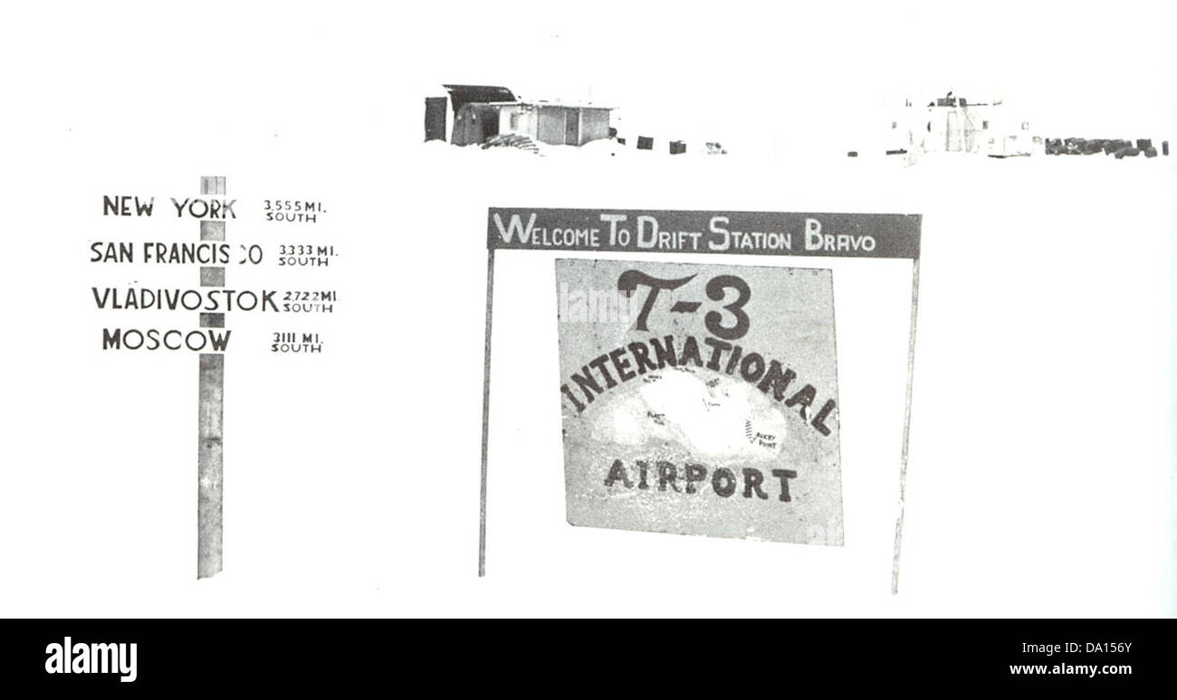 La stazione di drift T-31 era una struttura di ricerca sovietica situata nell'Artico, utilizzata principalmente per studiare le condizioni ambientali e condurre ricerche scientifiche in climi estremamente freddi. La stazione faceva parte degli sforzi di ricerca polare dell'Unione Sovietica. Foto Stock