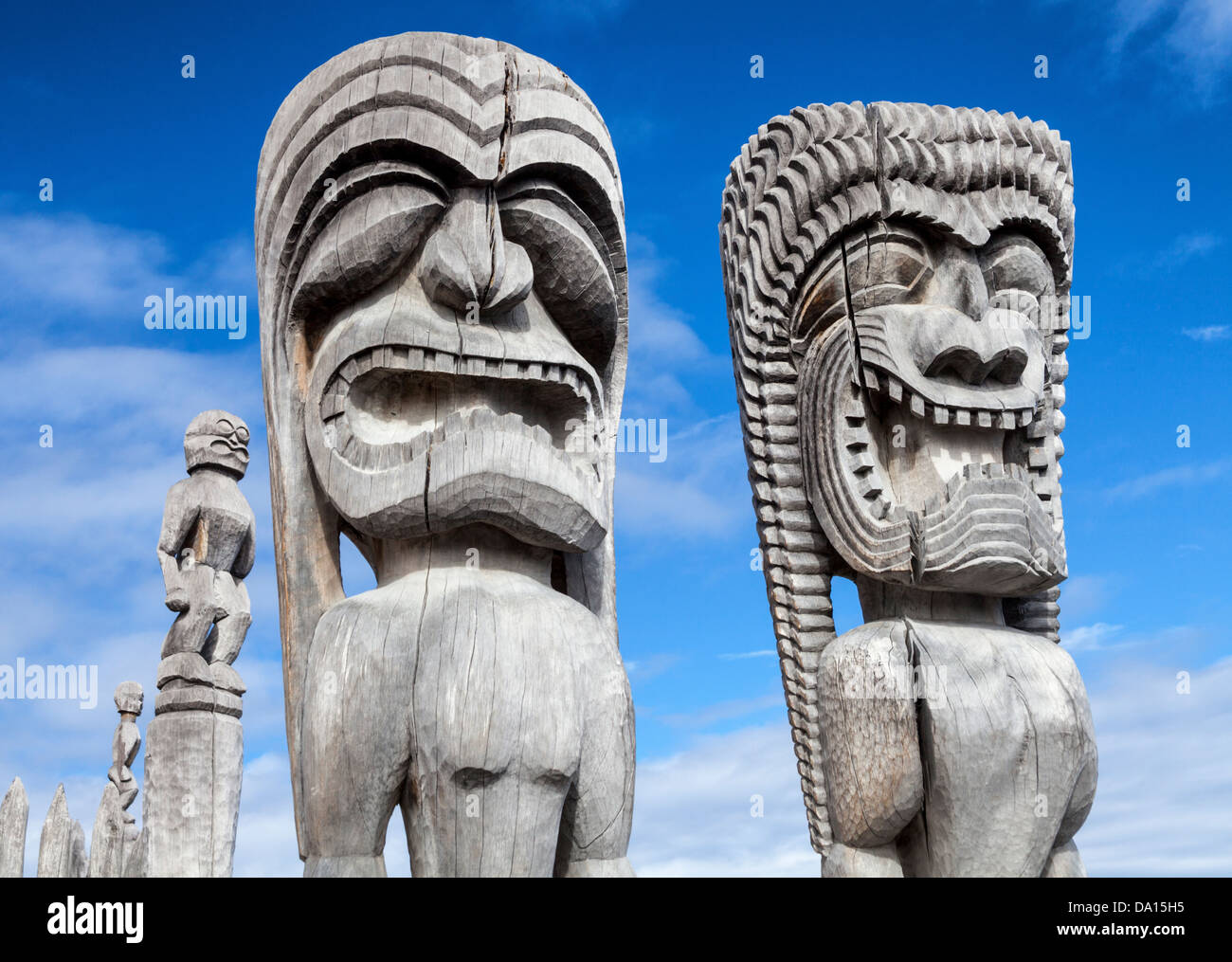 Figure scolpite a Puuhonua O Honaunau National Historical Park sulla Big Island Foto Stock