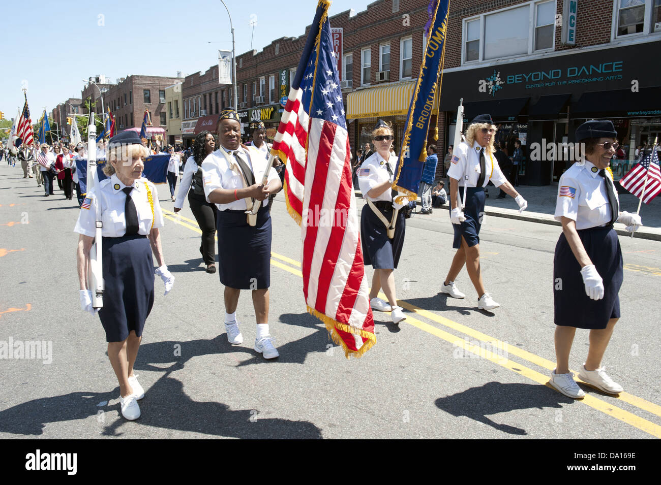 Membri della American Legion Post di marzo nella Kings County Memorial Day Parade nel Bay Ridge Sezione di Brooklyn, NY, 27 maggio Foto Stock