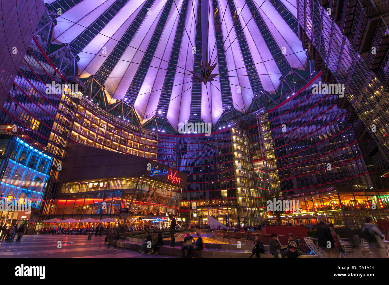 Germania, Berlino, struttura di tetto del Sony Centre Foto Stock