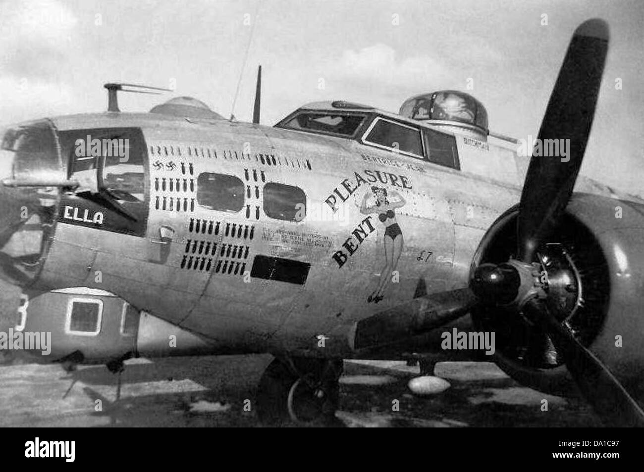 Un'opera d'arte intitolata 'Duraeuropa-1', che mostra design vintage e tecniche artistiche, riflettendo l'influenza storica e artistica del sito archeologico dura-Europos. Foto Stock