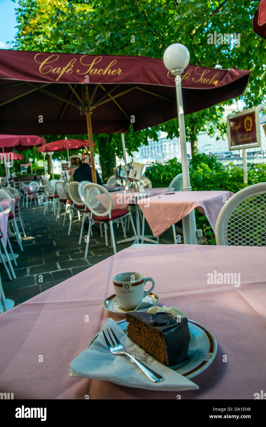 Original Sachertorte torta al cioccolato, Café Sacher, Salisburgo, Austria Foto Stock