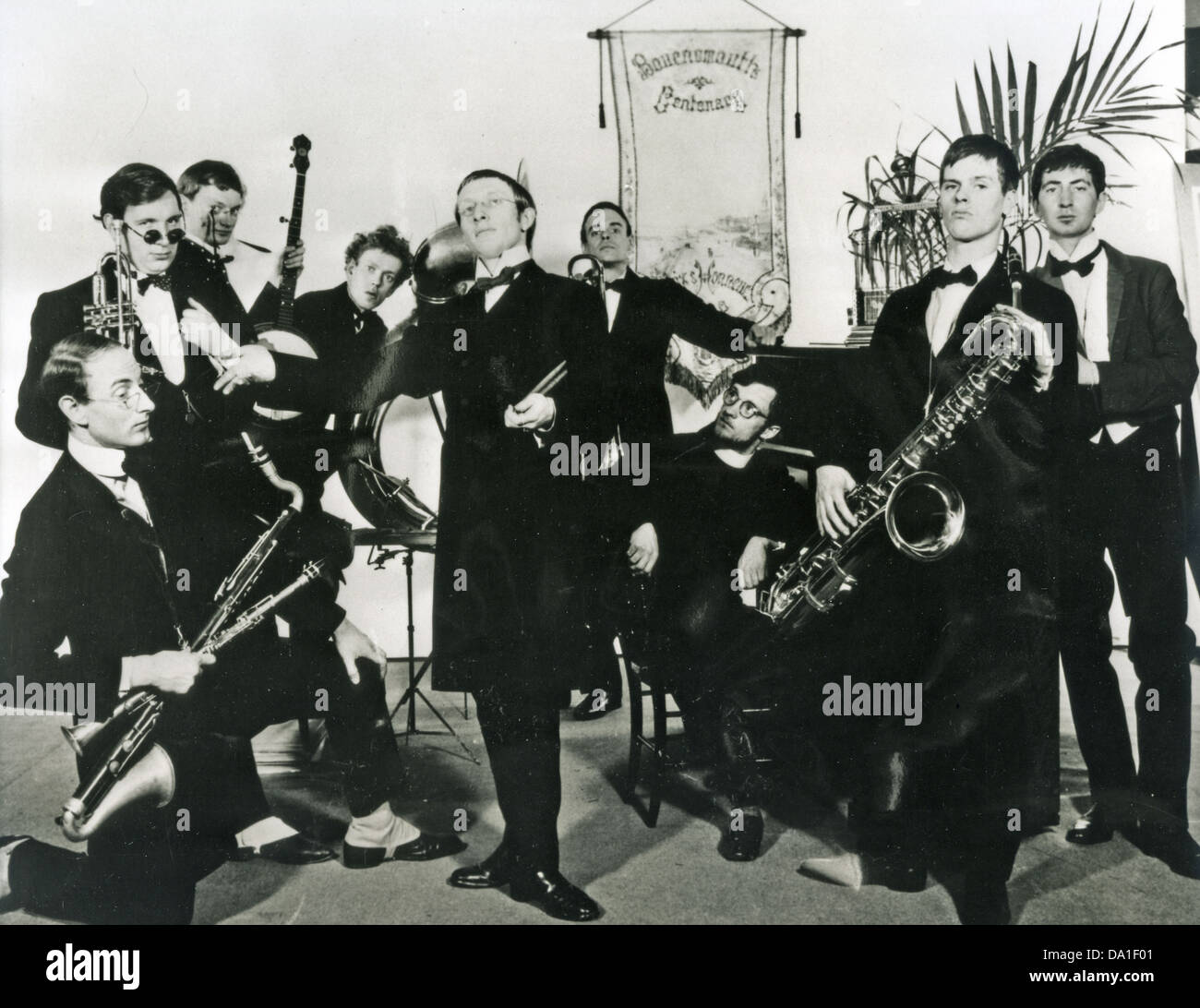 La temperanza sette foto promozionale del Regno Unito jazz band circa 1960 con Paul McDowell quinto da sinistra Foto Stock