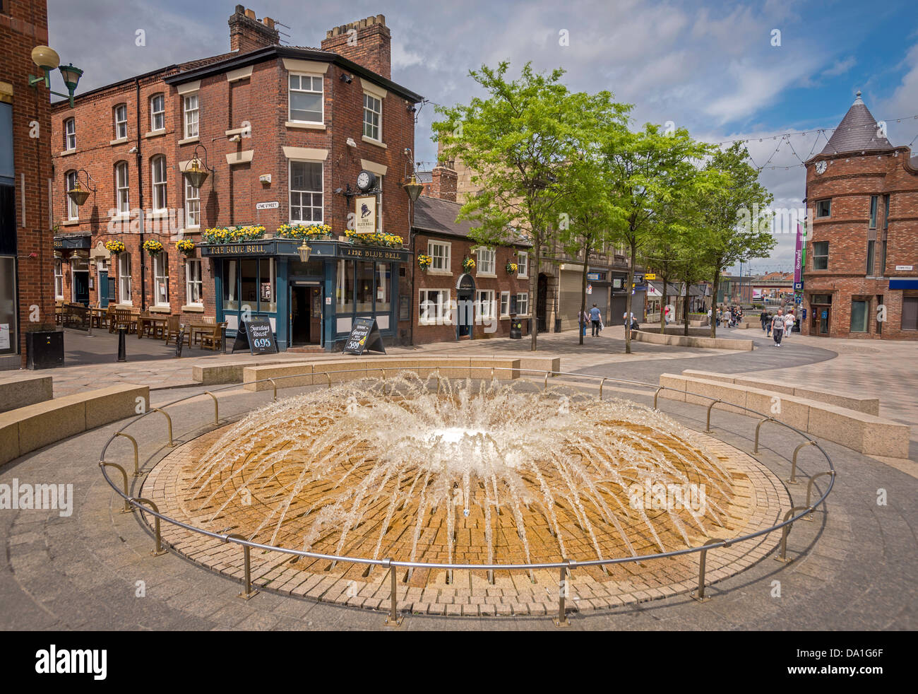 La fontana di strada in Horsemarket Street Warrington. Warrington Cheshire Nord Ovest Inghilterra. Foto Stock
