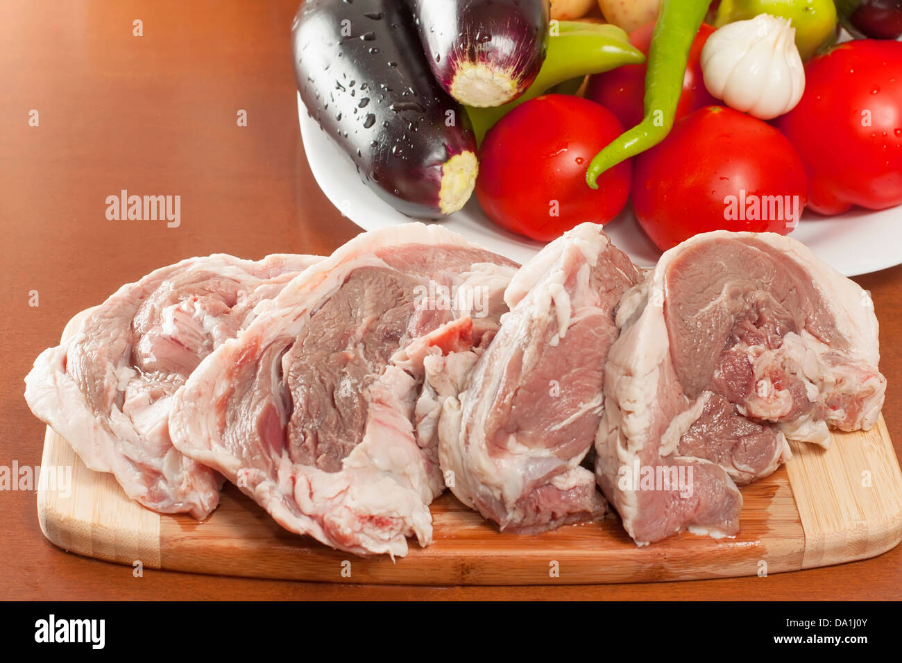 Materie carne di agnello con verdure fresche Foto Stock