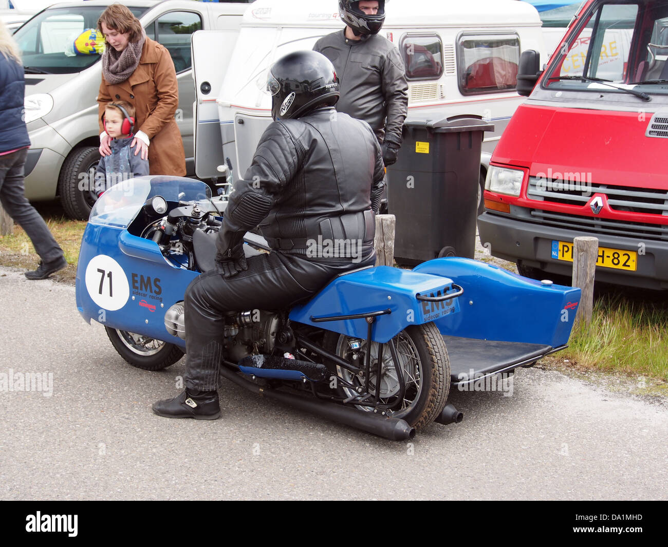 La BMW Combination No 71 è un'altra moto sidecar vintage, che mostra l'ingegneria e il design classici del marchio. Nota per la sua durata e il suo stile, riflette l'eredità di BMW nella produzione di motociclette di alta qualità. Foto Stock