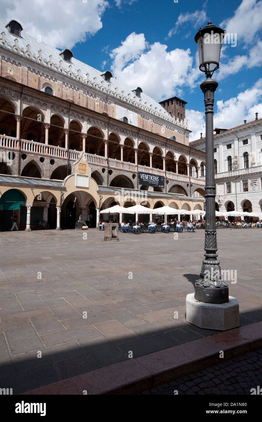 L'Italia, Veneto, Padova, Piazza Piazza delle Erbe, Palazzo della Ragione Palace Foto Stock