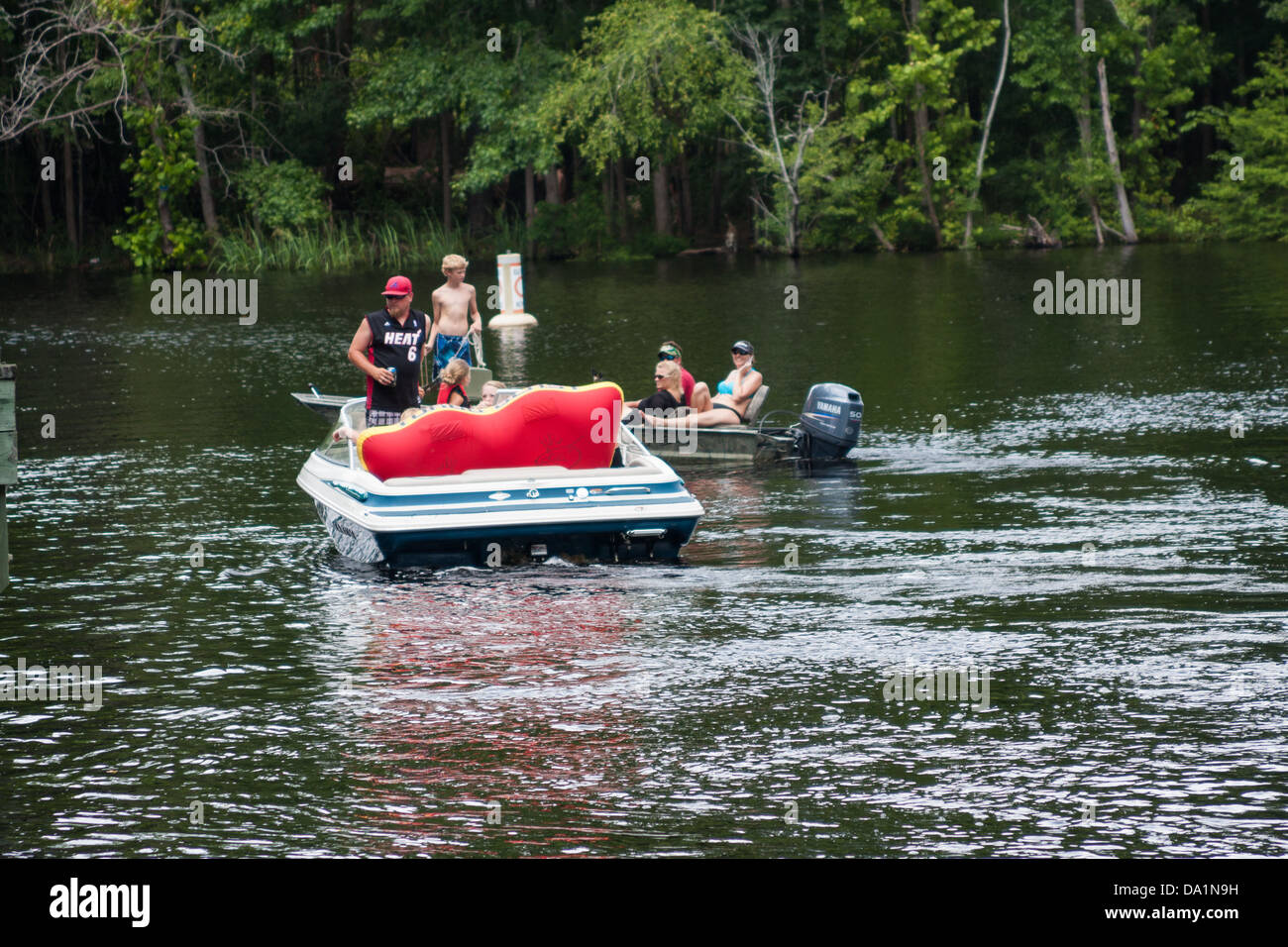 Gite in barca sul fiume Foto Stock