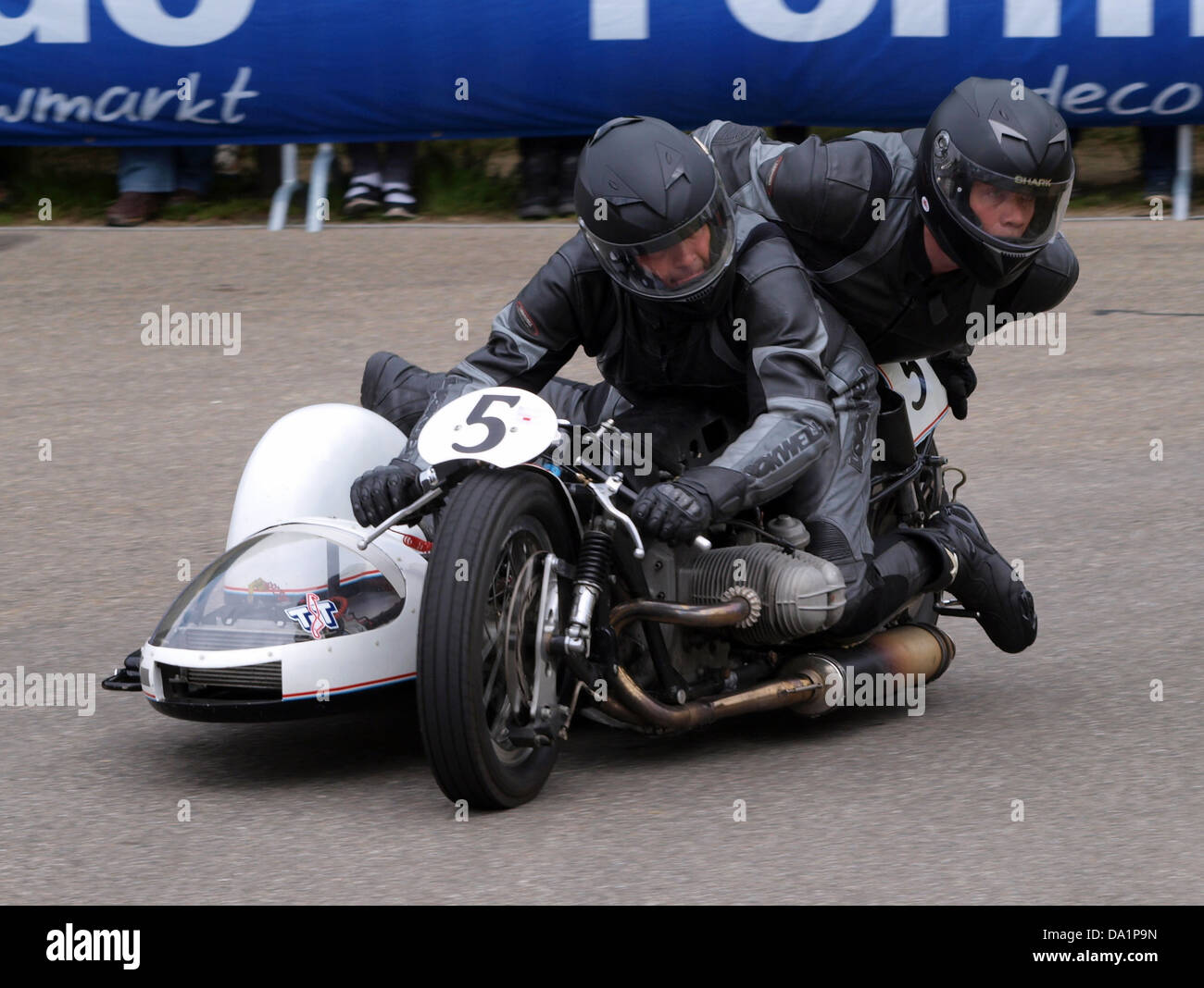 Questa immagine mostra la BMW Combination No5, un modello iconico della linea motociclistica del marchio. Noto per il suo design e la sua ingegneria, il modello rappresenta l'evoluzione del patrimonio motociclistico e del progresso tecnologico di BMW. Foto Stock